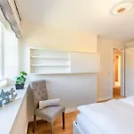 Semesterbostad Caras Hus *