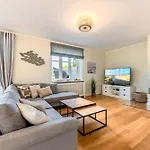 Semesterbostad Caras Hus *