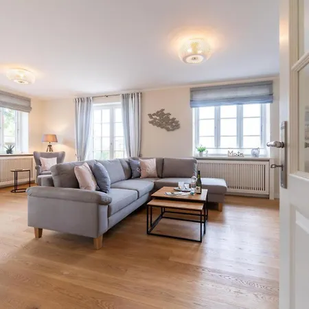 Holiday home Caras Hus *