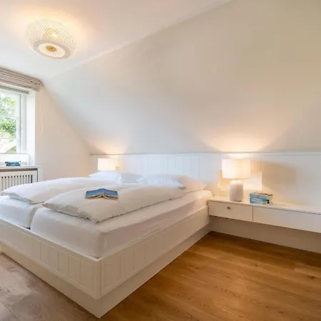 Caras Hus Holiday home *