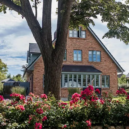 Holiday home Caras Hus *