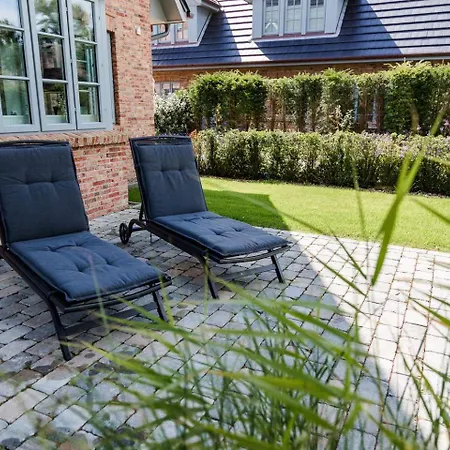 Holiday home Caras Hus *