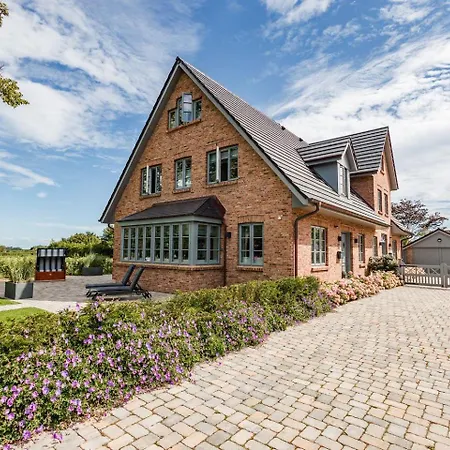 Holiday home Caras Hus *
