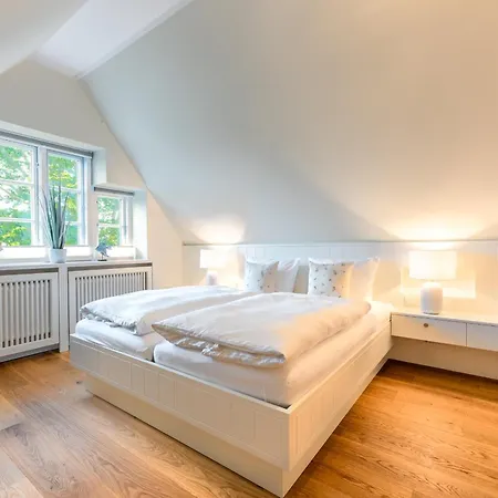 Caras Hus * 密德鲁姆