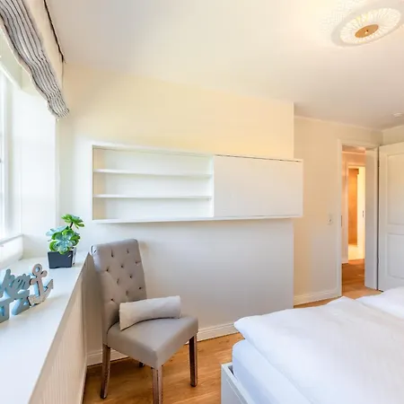 Holiday home Caras Hus *