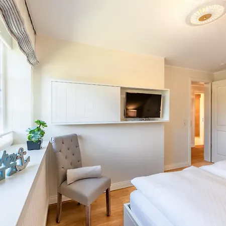 Holiday home Caras Hus *