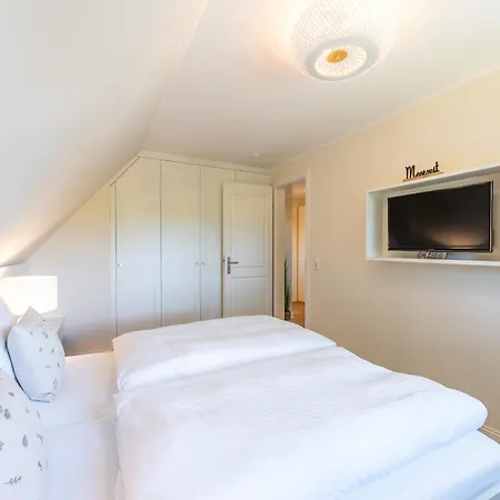 Caras Hus Holiday home *